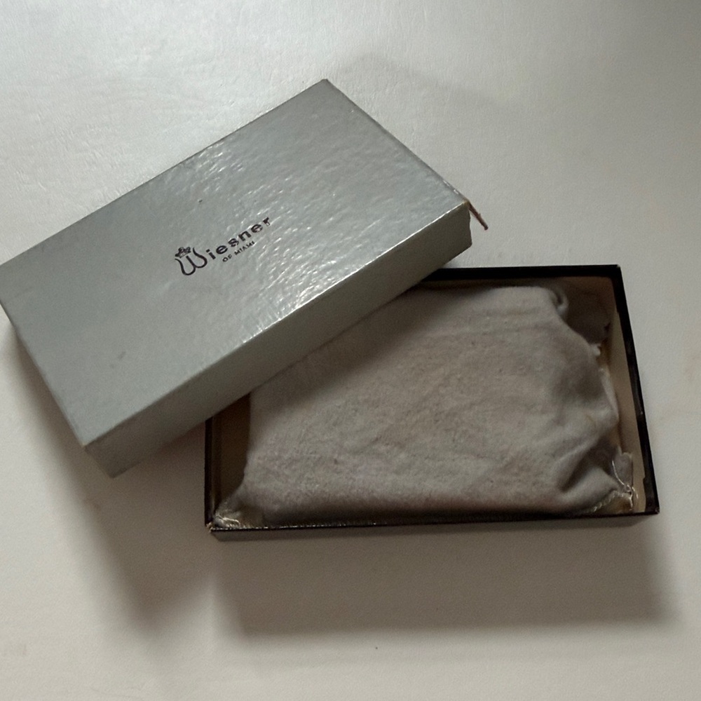 Wiesner of Miami Floral Mirror & Fold-out Comb and compact - Picture 6 of 7